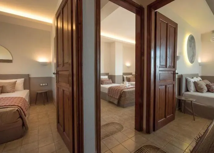 Duplex With Pool Gerakini