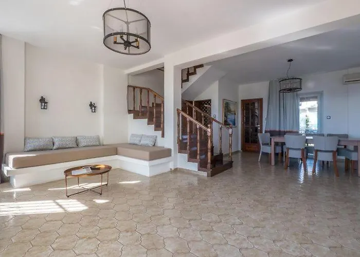 Duplex With Pool * Gerakini